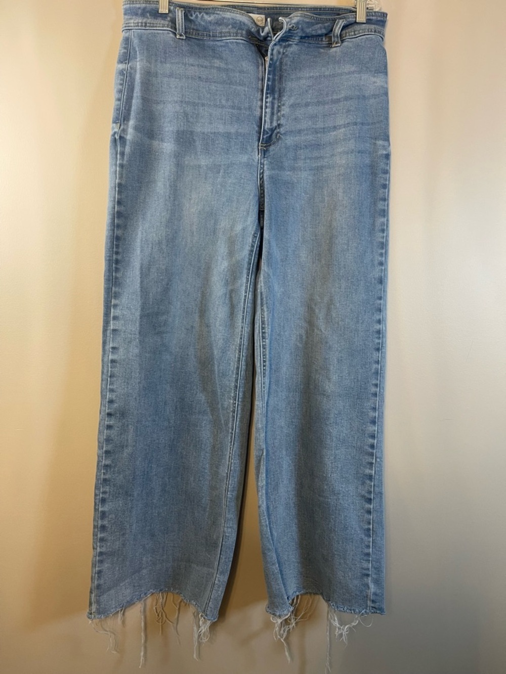 OAT High-Rise Light Blue Wide-Leg Jeans with Frayed Hem